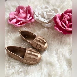 3/$20 Girls Gold Oshkosh B’gosh Slip-On Shoes Size 10c